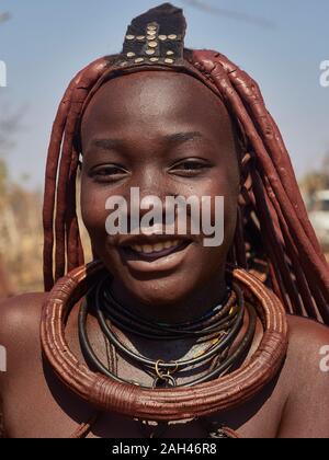 Portrait d'une femme Himba dans son style traditionnel, Opuwo, Namibie Banque D'Images