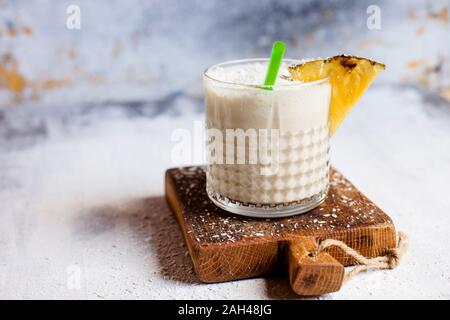 Smoothie coco ananas sans sucre Banque D'Images