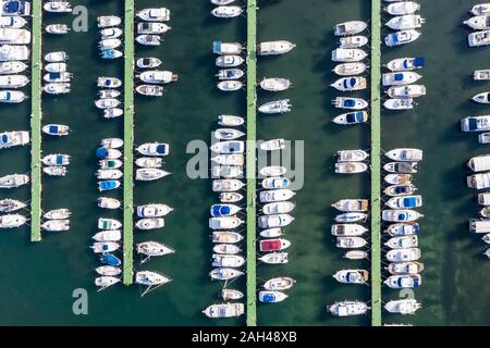 Espagne, Majorque, vue aérienne de bateaux amarrés à Can Picafort resort Harbour Banque D'Images