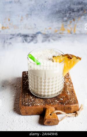 Smoothie coco ananas sans sucre Banque D'Images