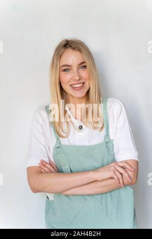 Portrait of smiling young woman Banque D'Images