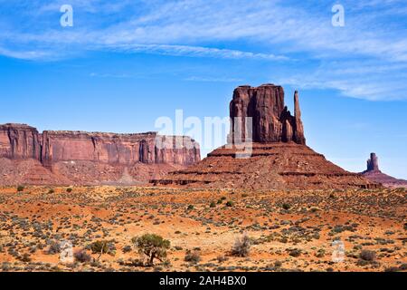 USA, Arizona, mitaines butte dans Monument Valley Banque D'Images