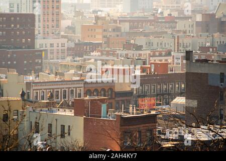 Valeurs d'immeubles à appartements dans le quartier de Harlem à New York vu le Dimanche, Décembre 22, 2019. (© Richard B. Levine) Banque D'Images