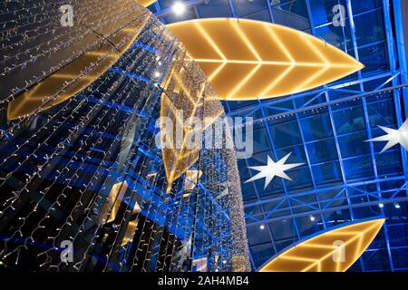 Moscou, Russie - le 24 décembre 2019 : : centre commercial MEGA magasin de décoration de Noël Banque D'Images