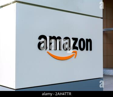 Amazon panneau près de l'entrée de la Silicon Valley campus d'une multinationale américaine technology company, basée à Seattle, Washington Banque D'Images