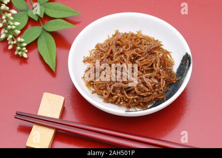 La nourriture japonaise, Tsukudani de chirimen jako sur fond rouge Banque D'Images