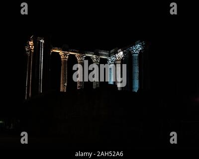 Le Temple romain d'Évora, la nuit, l'Alentejo, Portugal Banque D'Images