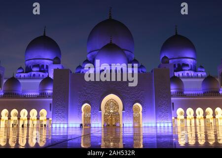 Grande Mosquée de Sheikh Zayed à Abu Dhabi, Emirats Arabes Unis. Banque D'Images