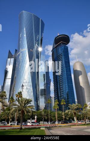 Doha, Qatar - novembre 24. 2019. Tour Al Bidda et un World Trade Centre sur fond de ciel Banque D'Images