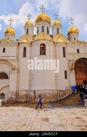 Moscou, Russie - 16 Avril 2015 : Le paysage de la cathédrale de la Dormition et Sobornaya Square à Moscou, Russie Banque D'Images