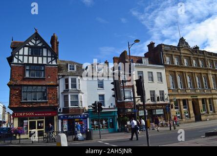 Boutiques sur ligne Blue Boar, centre-ville de Salisbury, Wiltshire, Royaume-Uni Banque D'Images