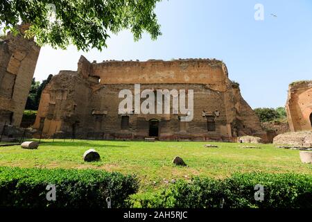 Vue panoramique sur terme di Caracalla à Rome. Des pins parapluie dans de vastes ruines Banque D'Images