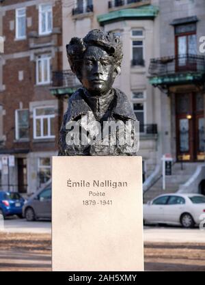 Statue du poète Emile Nelligan à Square St-Louis,Montréal par une journée ensoleillée Banque D'Images