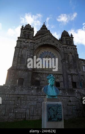 Statue de Antonio Carneiro et Santa Luzia Basilica, Viana do Castelo, la province du Minho, au nord du Portugal Banque D'Images