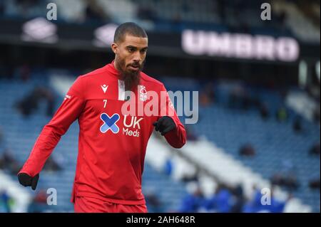 21 décembre 2019, John Smith's Stadium, Huddersfield, Angleterre ; Sky Bet Championship, Huddersfield Town v Nottingham Forest : Lewis Grabban (7) de Nottingham Forest durant le réchauffage. Credit : Dean Williams/News Images Banque D'Images