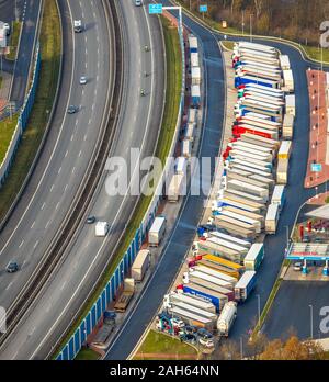 Photographie aérienne, l'autoroute A45, le stationnement des camions, reste et l'aire de service Sauerland ouest, zone de service et de repos, à l'Est du Sauerland, Lüdenscheid Märkischer K Banque D'Images