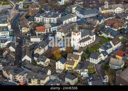 Aerial Photo, vue village, Jésus Christ, l'Église protestante de Meinerzhagen, Sauerland, Märkischer Kreis, Rhénanie du Nord-Westphalie, Allemagne, DE, Banque D'Images