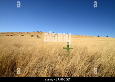 Une Croix du souvenir dans les prairies le long de Gardner Canyon Road, au nord de Sonoita, Arizona, USA. Banque D'Images