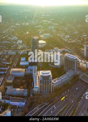 Photo aérienne du centre-ville, quartier des affaires avec vue sur la tour et tour de télévision de RWE Essen, EVONIK, siège des toits de gratte-ciel, Essen, Essen, Banque D'Images