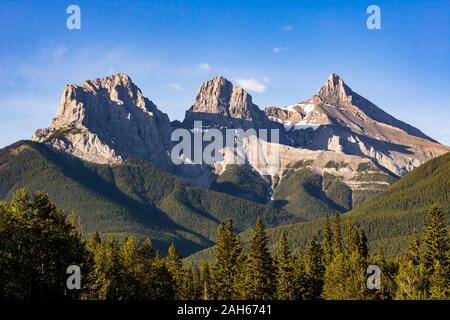 Trois Sœurs populaires des pics de montagne. Banque D'Images