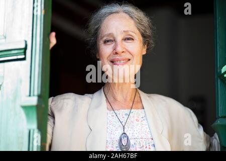 Tana Fischerova, actrice tchèque, ancien membre du parlement et candidat à l'élection présidentielle de 2013, l'élection directe, pose à son chalet à Kytlice, sur T Banque D'Images