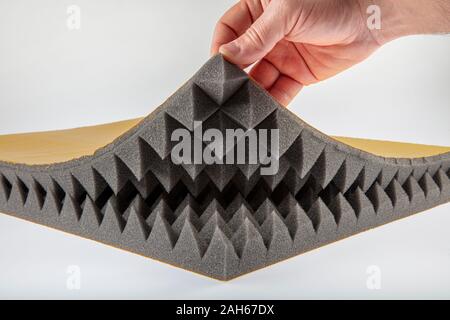 L'éponge mousse acoustique acoustique - Pyramide - ignifugeants éponge. 15 dansite éponge Pyramide, mousse acoustique à l'arrière-plan. Banque D'Images