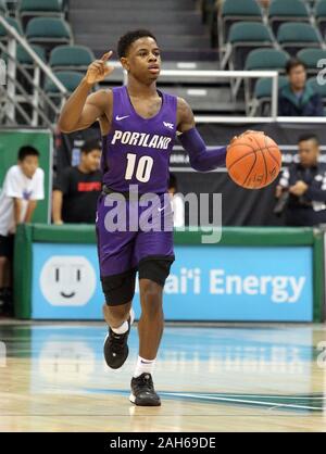 25 décembre 2019 - Portland Pilots guard Chase Adams (10) appeler un jouer pendant un match à la Tête du Diamant Classic entre les cardinaux et la Ball State Portland pilotes à la Stan Sheriff Center à Honolulu, HI - Michael Sullivan/CSM. Banque D'Images