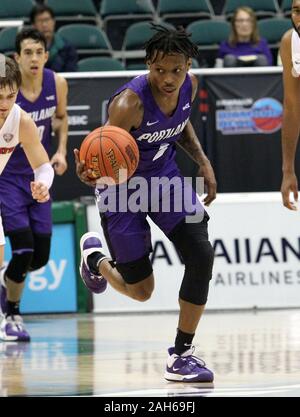 25 décembre 2019 - Portland Pilots guard Malcolm Porter (1) apporte la balle jusqu'au cours d'une partie de la cour à la tête de diamant entre le classique Ball State Cardinaux et des pilotes à la Portland Stan Sheriff Center à Honolulu, HI - Michael Sullivan/CSM. Banque D'Images