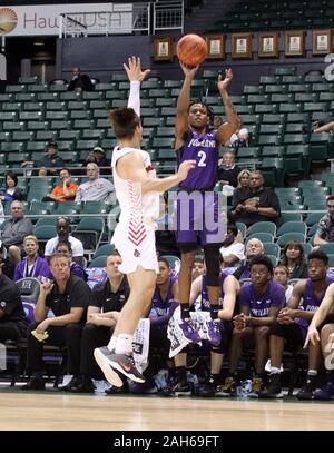 25 décembre 2019 - Portland Pilots guard JoJo Walker (2) prend un tir en extension pendant un match à la Tête du Diamant Classic entre les cardinaux et la Ball State Portland pilotes à la Stan Sheriff Center à Honolulu, HI - Michael Sullivan/CSM. Banque D'Images