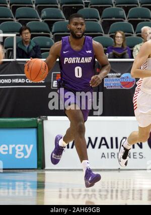 25 décembre 2019 - Portland Pilots guard Lavar Harewood (0) apporte la balle au cours d'une partie de la cour à la tête de diamant entre le classique Ball State Cardinaux et des pilotes à la Portland Stan Sheriff Center à Honolulu, HI - Michael Sullivan/CSM. Banque D'Images