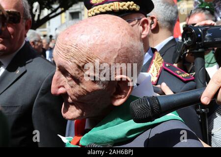 Napoli, Italie. Apr 25, 2019. Naples, le partisan Gennaro Di Paola est mort, avait participé à la quattro giornate di Napoli, lors de la libération de la ville de l'Nazi-Fascists, durant la Seconde Guerre mondiale. Il est de 98 ans.En images Gennaro Di Paola REPERTORY PHOTOS (Photo par Salvatore Esposito/Pacific Press) Credit : Pacific Press Agency/Alamy Live News Banque D'Images