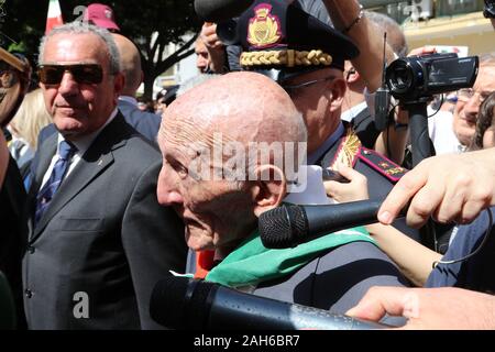 Napoli, Italie. Apr 25, 2019. Naples, le partisan Gennaro Di Paola est mort, avait participé à la quattro giornate di Napoli, lors de la libération de la ville de l'Nazi-Fascists, durant la Seconde Guerre mondiale. Il est de 98 ans.En images Gennaro Di Paola REPERTORY PHOTOS (Photo par Salvatore Esposito/Pacific Press) Credit : Pacific Press Agency/Alamy Live News Banque D'Images