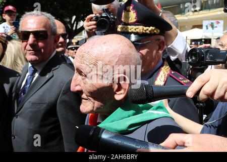 Napoli, Italie. Apr 25, 2019. Naples, le partisan Gennaro Di Paola est mort, avait participé à la quattro giornate di Napoli, lors de la libération de la ville de l'Nazi-Fascists, durant la Seconde Guerre mondiale. Il est de 98 ans.En images Gennaro Di Paola REPERTORY PHOTOS (Photo par Salvatore Esposito/Pacific Press) Credit : Pacific Press Agency/Alamy Live News Banque D'Images