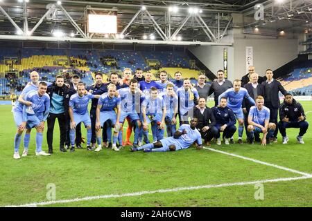 17-12-2019 : : * Vitesse v Odin 59 : Arnhem L-r : 'Odin 59 spelers zijn trotskos na de wedstrijd Banque D'Images