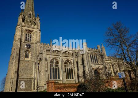 L'église St Mary vierge, Saffron Walden town centre high street moyennes ville marchande Uttlesford district de Essex, Angleterre, Royaume-Uni, Europe Banque D'Images