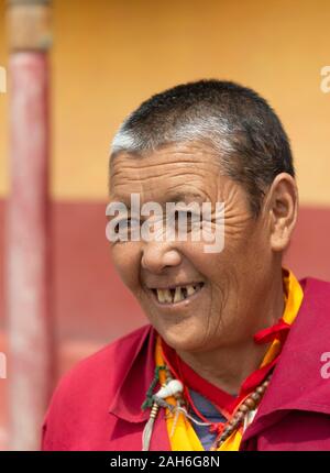 Portrait d'une femme en tenue traditionnelle Ladakhis Ladakhis pendant Festival, Ladakh, Inde, Asie Banque D'Images