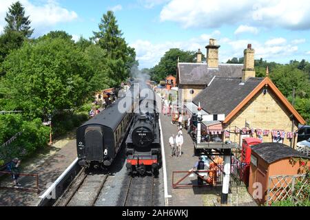 Train à vapeur à La Gare De Highly Station sur le chemin de fer de Severn Valley, pendant un week-end des années 1940, Shropshire, Royaume-Uni Banque D'Images