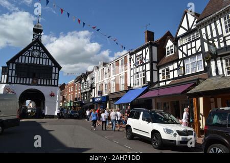 Bridgnorth centre-ville historique. Hôtel de ville (à gauche), High Street, Bridgnorth haute-ville, Shropshire, Angleterre Banque D'Images