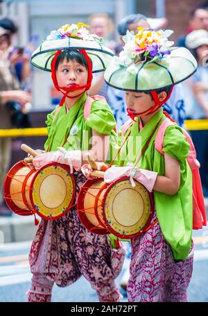 Participants à Gion Matsuri à Kyoto, Japon Banque D'Images