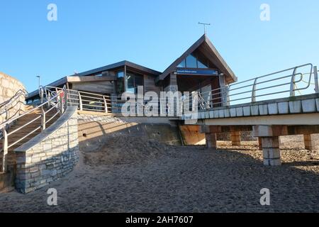 Exmouth, Devon/UK 25 décembre 2019 : La station de sauvetage de la RNLI Exmouth comme vu à partir de la plage d''Exmouth Banque D'Images