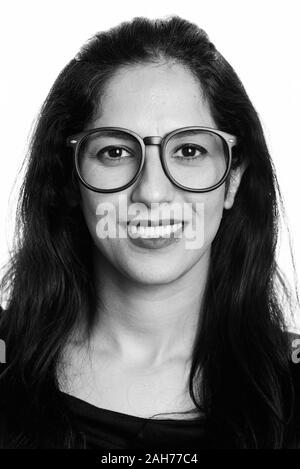 Visage de femme perse heureux woman wearing eyeglasses Banque D'Images