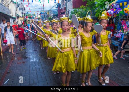 Participant au festival Higantes à Angono Philippines Banque D'Images