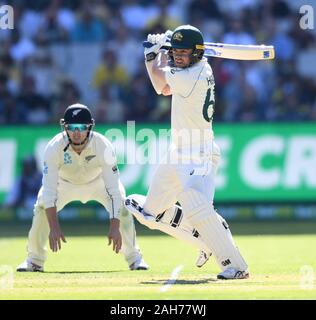 Melbourne, Australie. Dec 26, 2019. 26 décembre 2019 ; terrain de cricket de Melbourne, Melbourne, Victoria, Australie ; test international de cricket, de l'Australie contre la Nouvelle-Zélande, le test 2, Jour 1 ; Travis Chef de l'Australie frappe la balle - usage éditorial : Action Crédit Plus Sport Images/Alamy Live News Banque D'Images