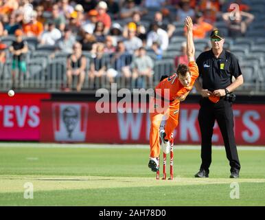 Perth, Australie occidentale. Dec 26, 2019. 26 décembre 2019 ; stade Optus, Perth, Australie occidentale, Australie ; Big Bash League Cricket, Perth Scorchers contre Sixers de Sydney ; Matthew Kelly de la Perth Scorchers bols pendant l'usage éditorial - manches Sixers : Action Crédit Plus Sport Images/Alamy Live News Banque D'Images