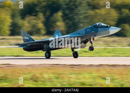 Le Sukhoi Su-57 stealth fighter jet de la Force aérienne russe au salon MAKS airshow 2019. Banque D'Images