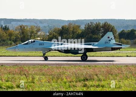 Le Sukhoi Su-57 stealth fighter jet de la Force aérienne russe au salon MAKS airshow 2019. Banque D'Images