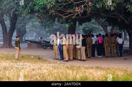 Kolkata, West Bengal / INDE - Décembre 22,2019. De jeunes cadets de NCC National /Corps de cadets. Depuis mars pour l'examen. Banque D'Images