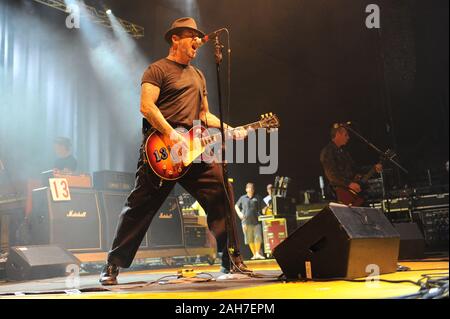 Italie Milan, 14 juin 2009,music festival'Rock dans Idro'à l'Idroscalo:Le chanteur et guitariste du groupe Social Distortion,Mike Ness . Banque D'Images