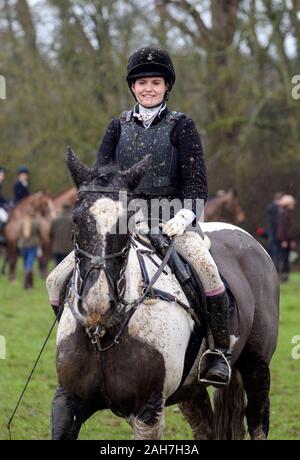 Les membres de l'ancien Surrey Burstow et West Kent Boxing Day Hunt dans Edenbridge, Kent. Banque D'Images