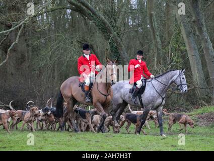 Les membres de l'ancien Surrey Burstow et West Kent Boxing Day Hunt dans Edenbridge, Kent. Banque D'Images